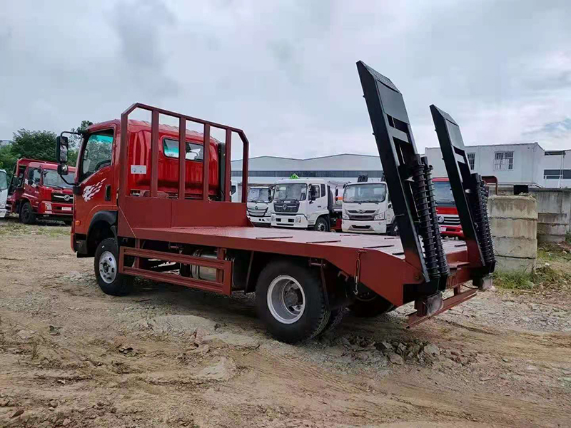 國六重汽王牌藍(lán)牌平板運輸車
